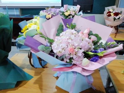 地攤經(jīng)濟(jì)新風(fēng)口 禮品花卉銷售的賺錢之道